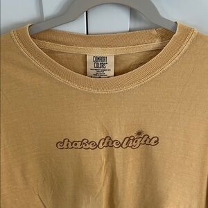 Chase the Light Yellow T-Shirt Dear Heart Size large Women’s